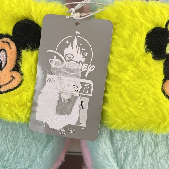Disney Mickey and Minnie Fuzzy Slippers NWT - Picture 4 of 10